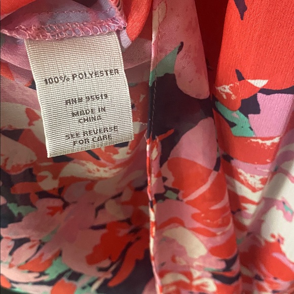 Floral V-Neck Women's Top - Multicolor - Picture 13 of 13